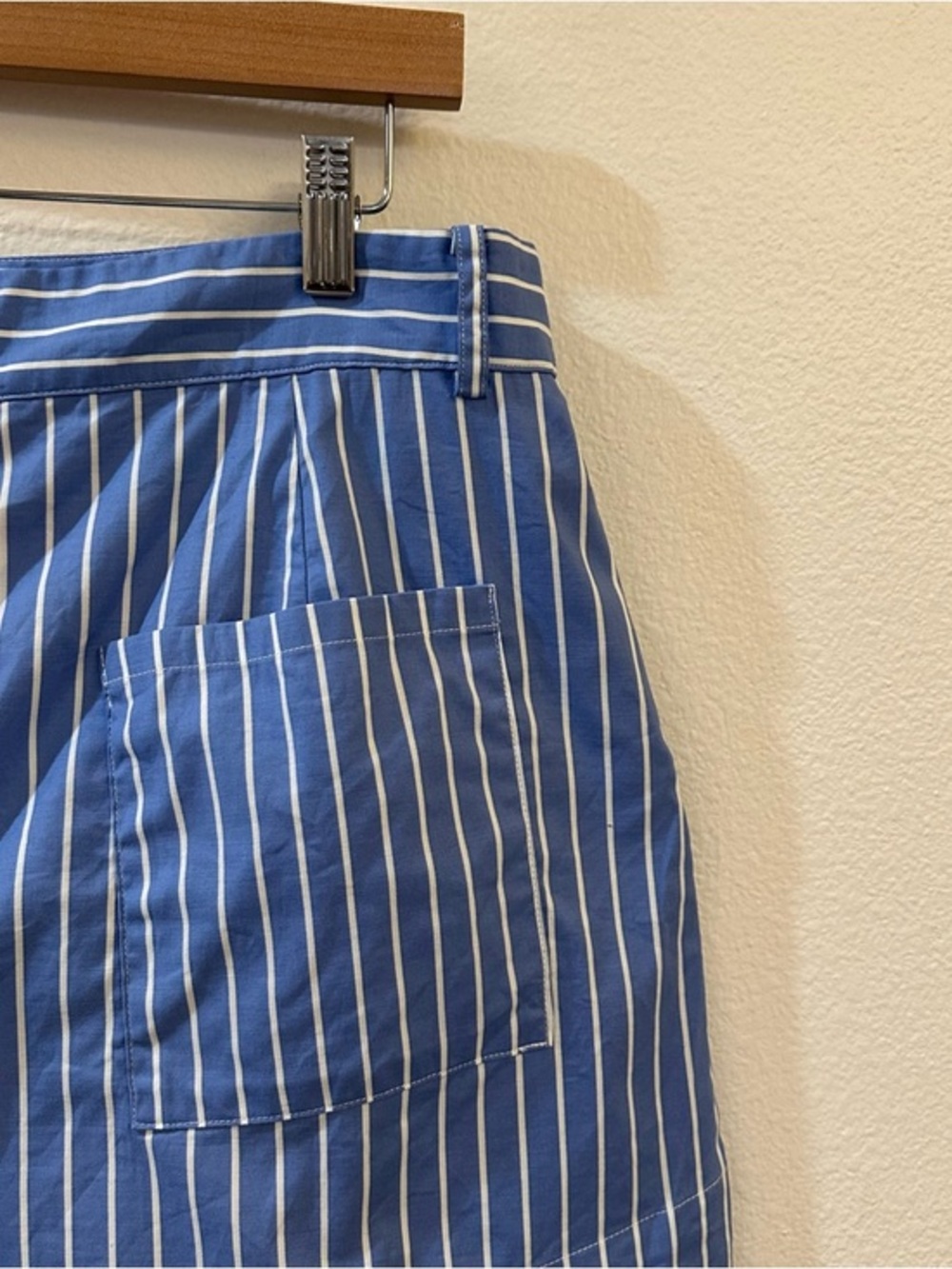 Reformation Blue Pin‎ Striped Willow Shorts in Tribune Stripe Size 12 - Picture 6 of 10